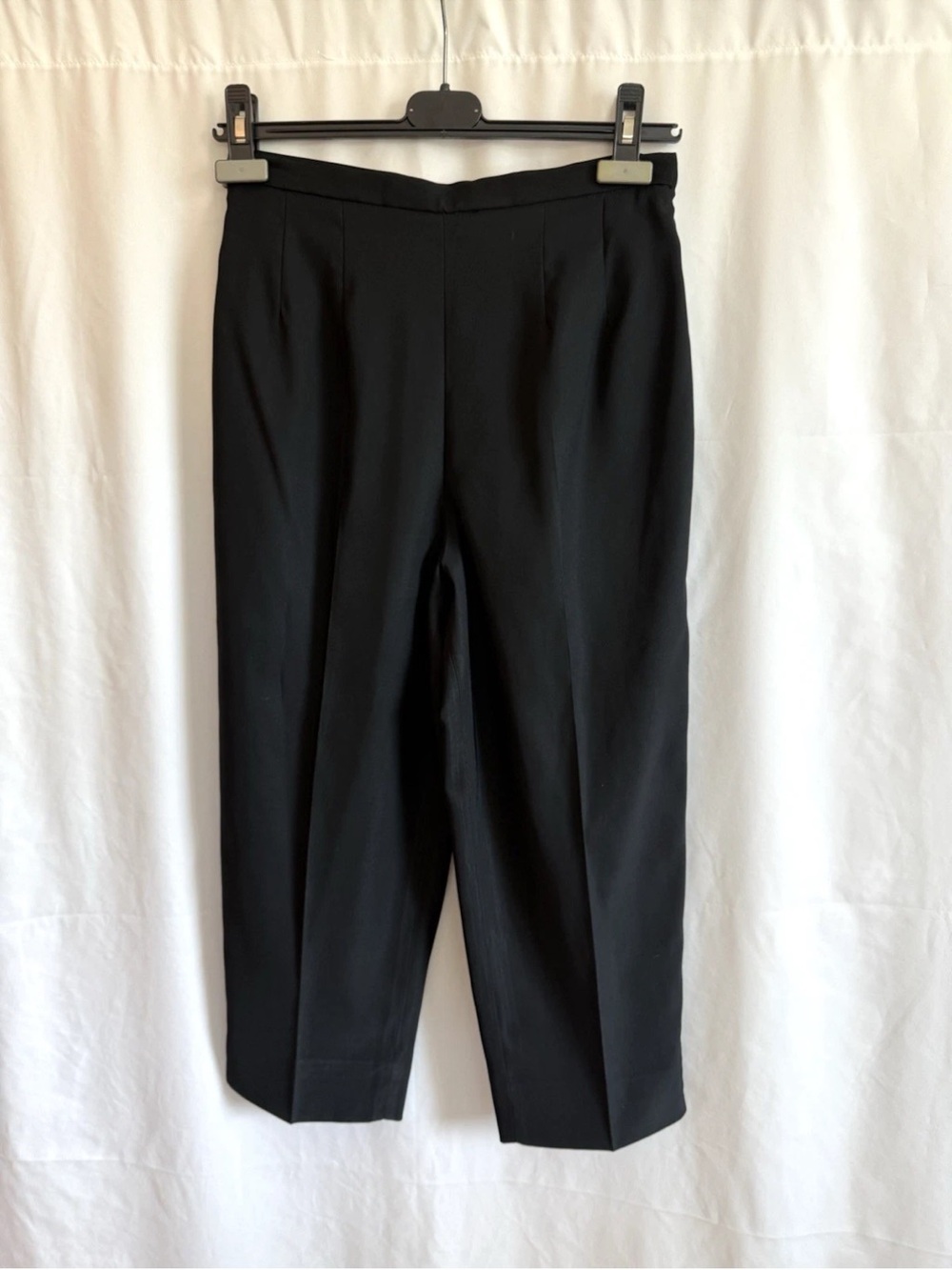 Alberto Makali Black Cropped Pants - Size 6 Small